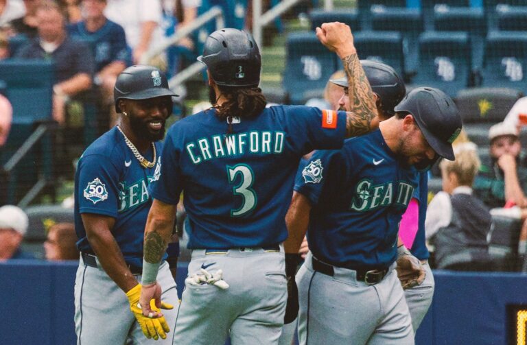 Marineros sorprenden a los líderes Rays con contundente triunfo en Tampa Bay