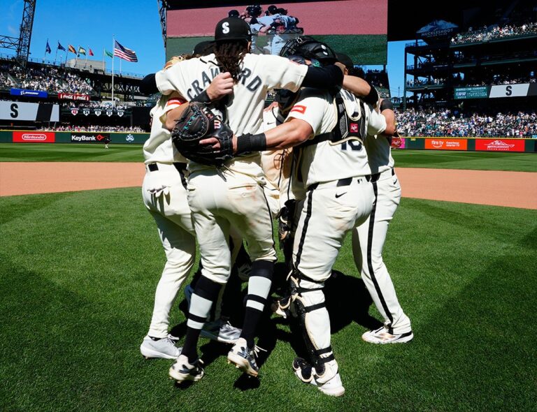 Marineros reaccionan con poder y remontan para vencer a los Giants en Seattle