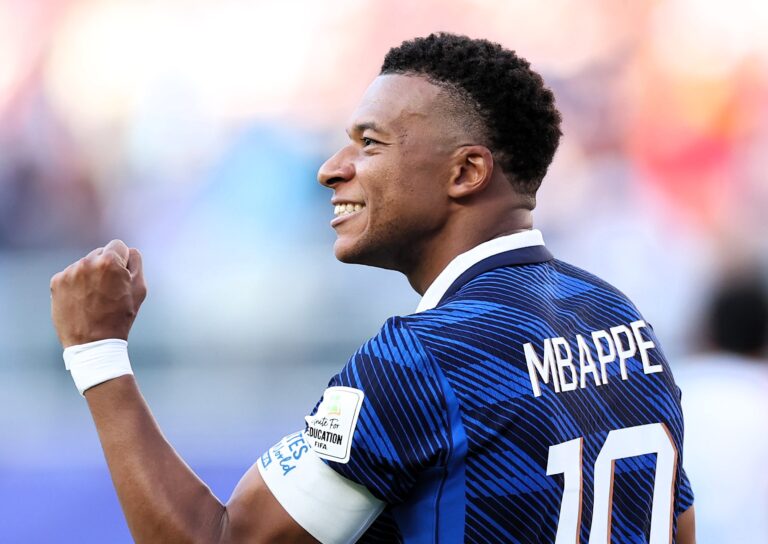 Mbappé guía a Francia a los cuartos de final tras vencer a Paraguay