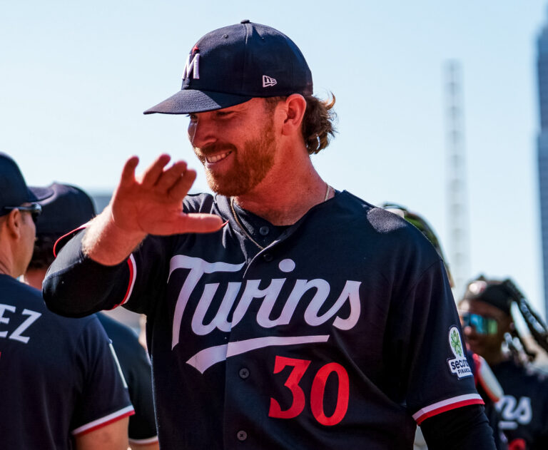 Twins reaccionan en entradas extras y vencen a Guardians en Cleveland