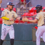 Piratas y Guerreros reparten triunfos en doble cartelera y dejan la serie abierta
