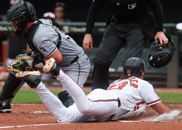 Orioles remontan con racimo de cuatro carreras y vencen a los White Sox