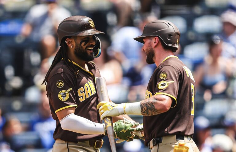 Padres desatan una ofensiva de 19 carreras y aplastan a los Royals en Kansas City