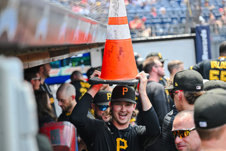 Piratas apalean a Guardianes con tres jonrones y dominante labor de su pitcheo