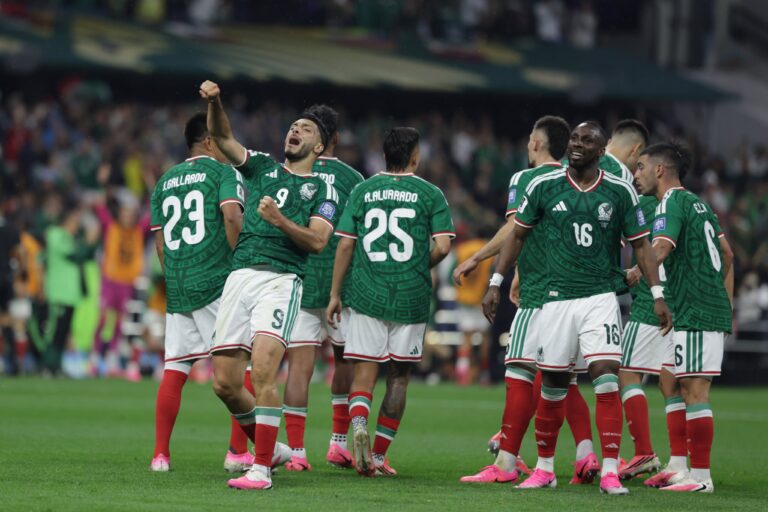 Aguirre repite alineación por primera vez en el Mundial; México va con su mejor once ante Inglaterra