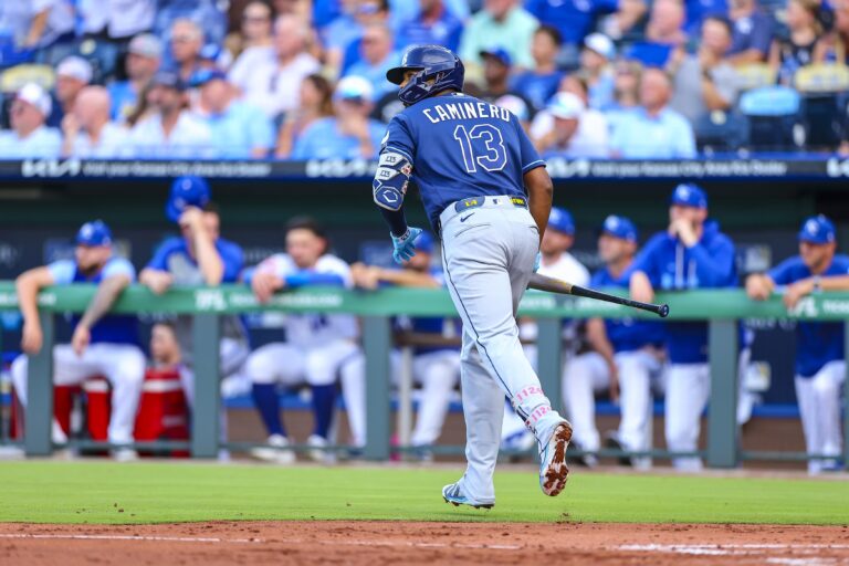 Rays reaccionan temprano y vencen a los Royals en Kansas City