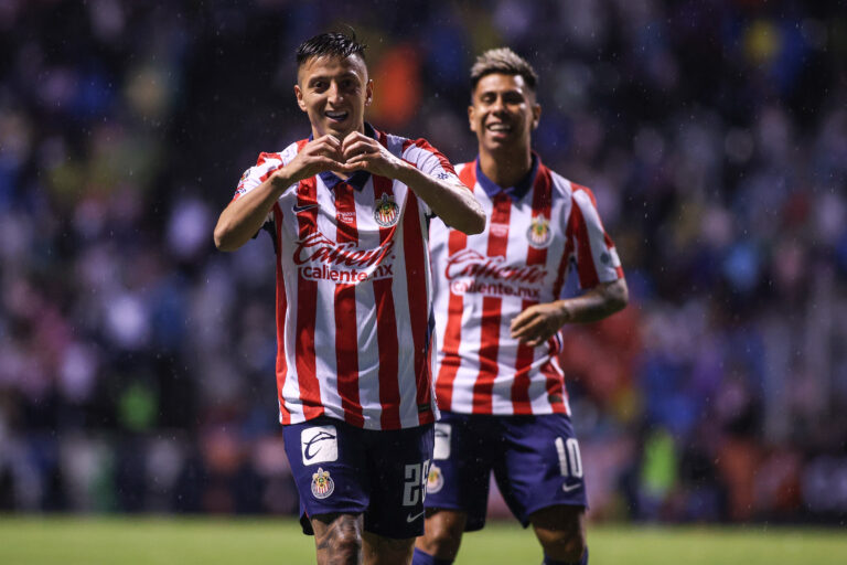 Puebla rescata un punto ante Chivas, que reaccionó en el complemento