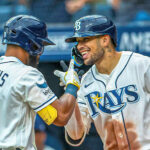 Jonrón de Cedric Mullins guía a Rays sobre Rangers en cerrado duelo