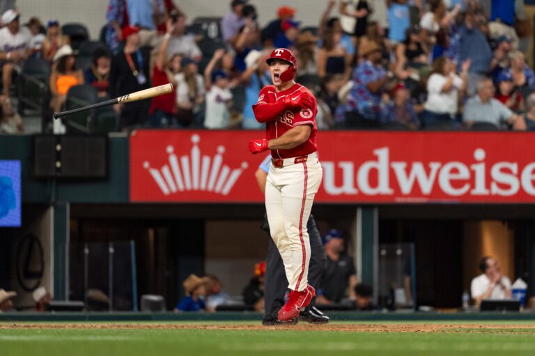 Jake Burger impulsa a Rangers con grand slam ofensivo; Houston no evita la derrota pese al histórico jonrón 200 de Yordan Álvarez