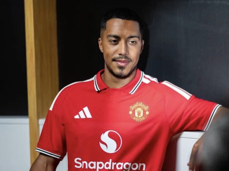 Manchester United refuerza su mediocampo con el fichaje de Youri Tielemans