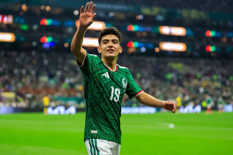 Gilberto Mora entra a la historia de los Mundiales con México