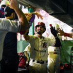 Cohen domina desde la loma y El Águila pega primero ante Leones
