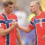 Sorloth admite su error ante Inglaterra y denuncia amenazas contra su familia tras la eliminación de Noruega