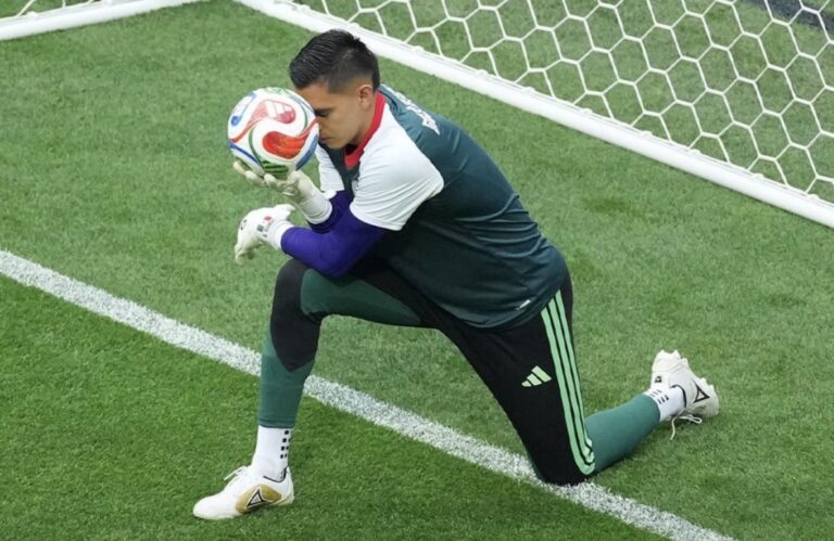 Raúl Rangel, entre los mejores porteros del Mundial 2026; el arquero de Chivas firma actuación histórica