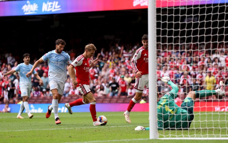 Arsenal aplasta al Manchester City y conquista la FA Community Shield