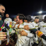 Esteban Quiroz viste de héroe y Bravos de León toma ventaja ante Olmecas