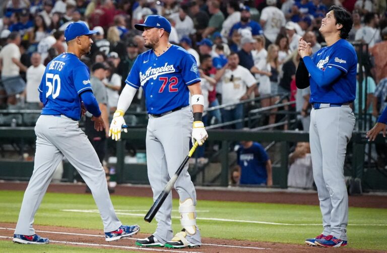 Dodgers dejan tendidos a los D-backs y se llevan el triunfo en 10 entradas