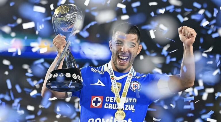 Erik Lira, entre una oferta millonaria de Al Jazira y su sueño de jugar en Europa