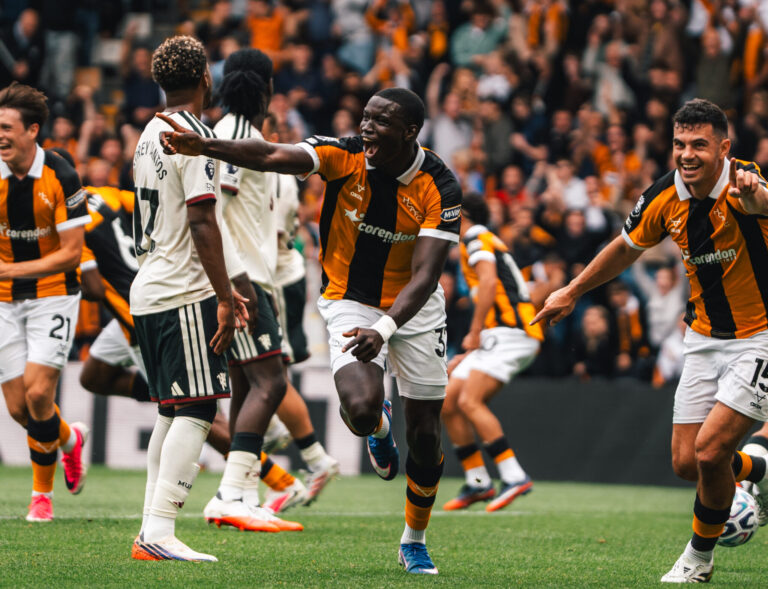 Hull City sorprende al Manchester United y arranca la Premier League con triunfo