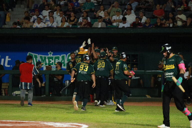 Los Pericos pegan primero con rally en el séptimo episodio
