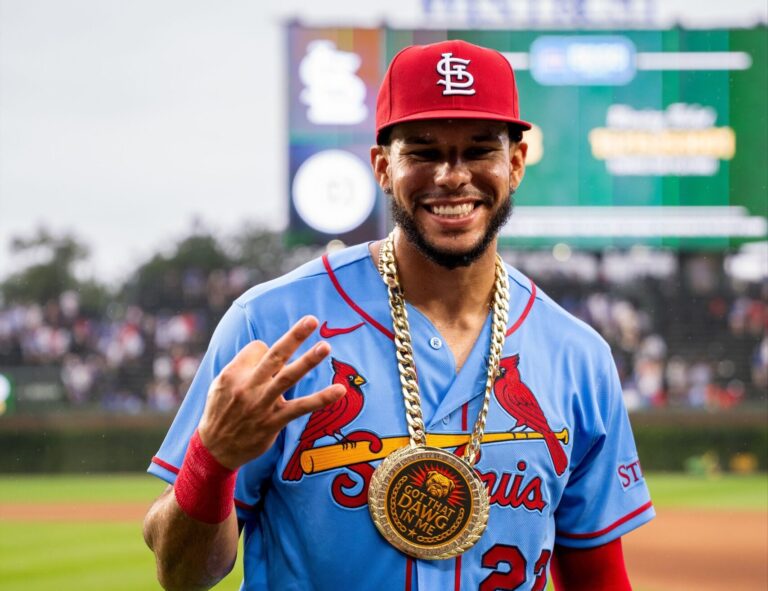 Joshua Báez hace historia con tres jonrones en su debut en MLB