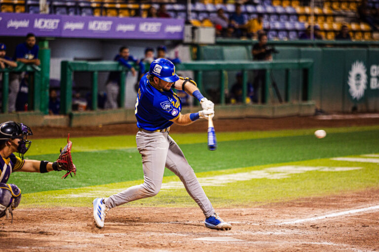 Jared Walsh guía a Charros con dos jonrones y asegura el pase a playoffs ante Dorados
