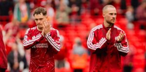 Los Reds vinieron de atrás para igualar 2-2, con goles de Alexander Isak y Víctor Muñoz, en la Jornada 2 de la Premier League