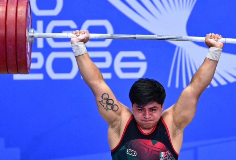 MAURICIO CANUL, HALTERISTA DE LAS ÁGUILAS UAS, GANA MEDALLA DE BRONCE
