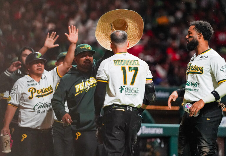 Pericos de Puebla golpea primero y apalea a Diablos Rojos en el Juego 1