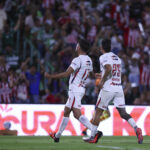 Chivas se lleva el triunfo ante Santos con polémico penal