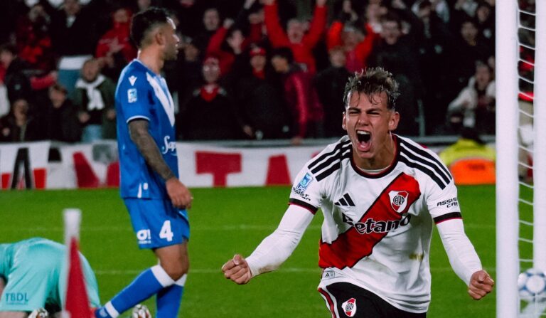 River deja escapar la ventaja y Vélez rescata empate en el Monumental