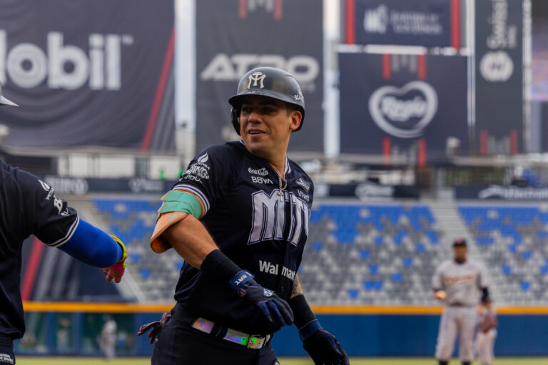Sultanes barre la doble cartelera ante Tecos y Víctor Mendoza hace historia con su jonrón 121