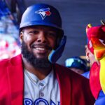Vladimir Guerrero Jr. brilla con jonrón y Toronto vence a Philadelphia en 11 entradas