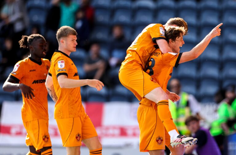 Wolverhampton derrota al Preston con doblete de Fer López y asistencia de Raúl Jiménez