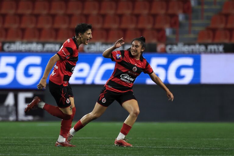 Perrísimas caen ante Rayadas en su debut en el Apertura 2026