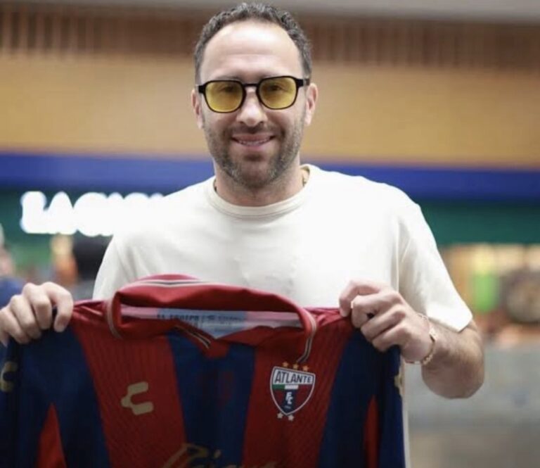 David Ospina pone en duda su llegada al Atlante por una recaída en el codo