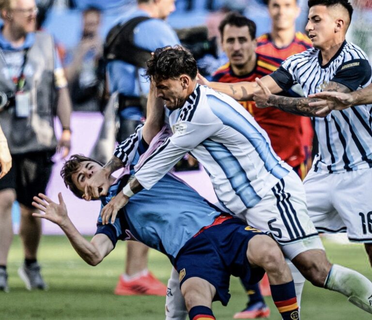 FIFA sanciona a Paredes y a otros integrantes de Argentina por incidentes tras la final del Mundial