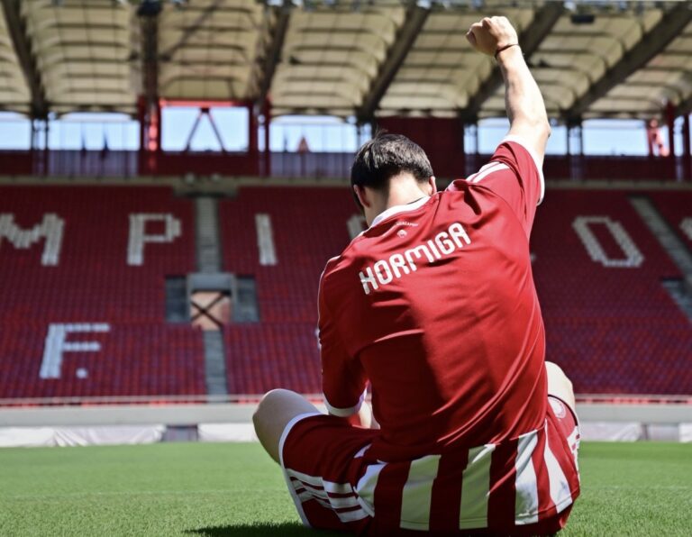 ¡Oficial Armando González se marcha al futbol europeo con Olympiacos!