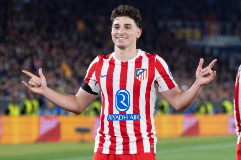 Arsenal espera la señal para ir por Julián Álvarez