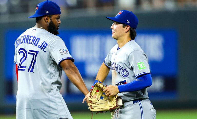 Blue Jays se imponen a Royals con ofensiva de 13 imparables