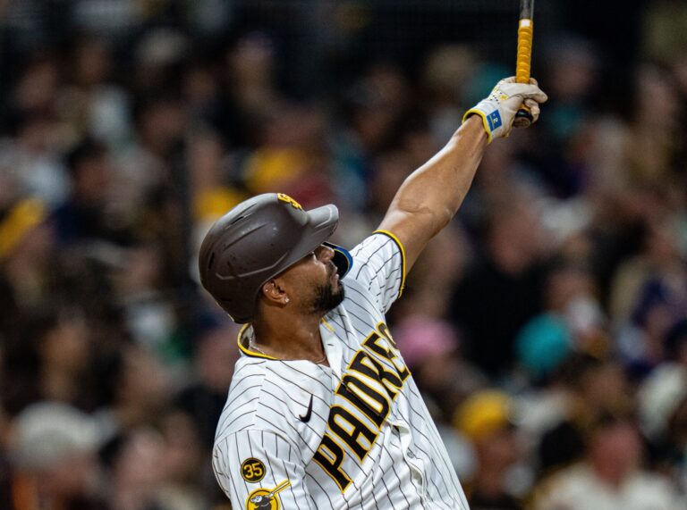 Padres sacuden a los D-backs y se imponen 10-7 en Petco Park
