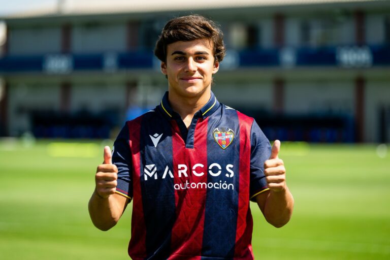 América apuesta por Carlos Álvarez y se lleva al héroe del ascenso del Levante