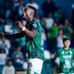 Díber Cambindo firma doblete y León cierra la Fecha 8 con triunfo