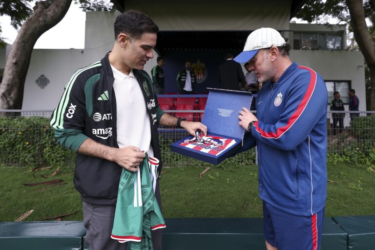 Rafa Márquez visita Verde Valle y se reencuentra con Gabriel Milito
