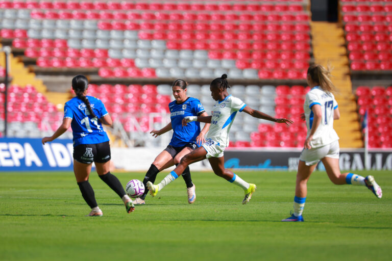Cruz Azul derrota a Querétaro y se lleva los tres puntos de La Corregidora