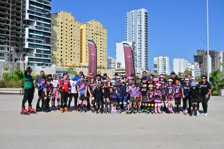 Viven con éxito el “Recorre Mazatlán en Patines” en el Parque Central
