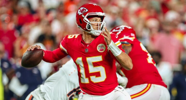 Mahomes y los Chiefs aplastan a Denver en el arranque de temporada