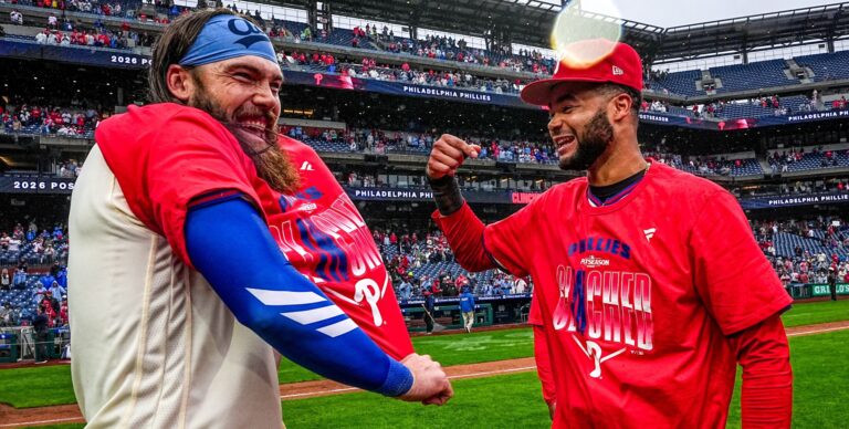 Phillies evitan el colapso y aseguran su boleto a los playoffs