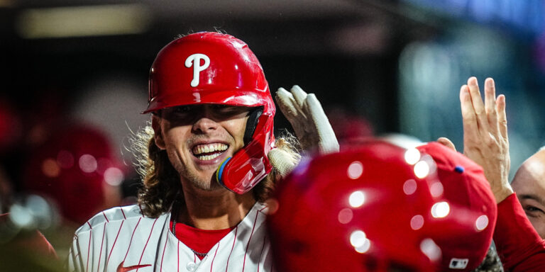 Filis complican su camino a playoffs tras caer ante los Rays