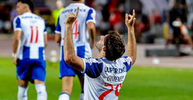 Santiago Giménez estrena su cuenta goleadora con el Porto